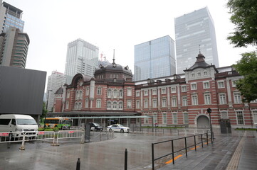 Fototapeta na wymiar 雨の東京駅