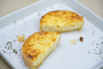 Deliciosos salgados quiches assados 