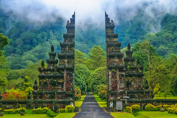 Gates to one of the Hindu temples in Bali in Indonesia - obrazy, fototapety, plakaty