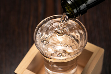 日本酒の盛りこぼし（もっきり）