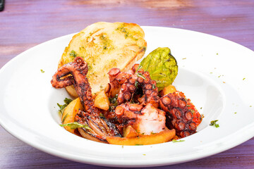 Italian-style fried octopus with tomatoes and potatoes
