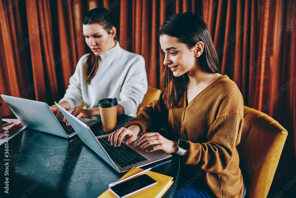 Aufkleber successful female copywriters creating articles for website using good internet connection on laptop
