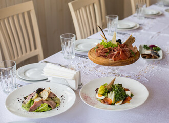 served table in restaurant