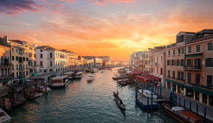 Fototapeta na wymiar Beautiful view over the grand canal in venice at sunset