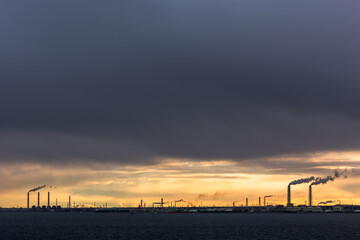 Obraz na płótnie Canvas 東京湾アクアライン・海ほたるPAからの風景