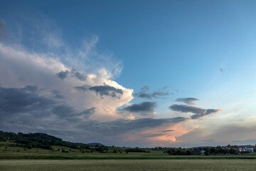 Gewitterzelle &uuml;ber dem Land