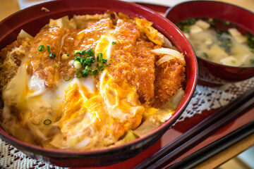 日本の丼もの　カツ丼