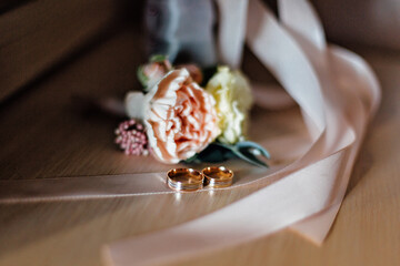 wedding rings and roses