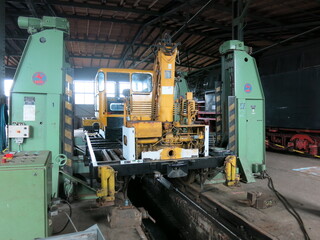 Rottenkraftwagen im Lokschuppen