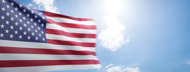 Obraz premium Amerika USA Fahne vor blauen Himmel