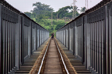 Pont de chemin de fer traversant le Lac Tog au TOGO pour le transport du phosphate