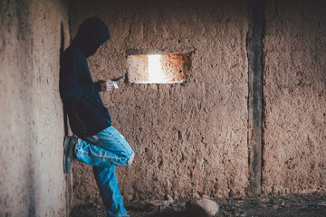 Drug dealers use the phone to contact the customer, drug trafficking, crime, addiction and sale,...