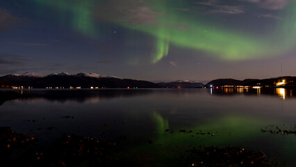 Naklejka na ściany i meble Polarlichter (aurora borealis) über Tromsö, Finnmark, Norwegen