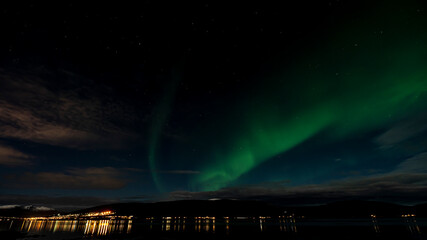 Polarlichter (aurora borealis) über Tromsö, Finnmark, Norwegen