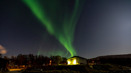 Naklejka na ściany i meble Polarlichter (aurora borealis) über Tromsö, Finnmark, Norwegen
