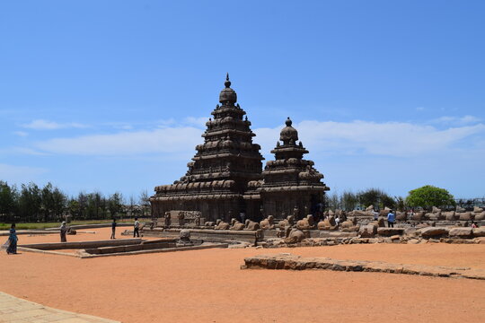 This is one of the exemplary of ancient South Indian architecture. This temple was built during pallava dynasty in 8th AD.  