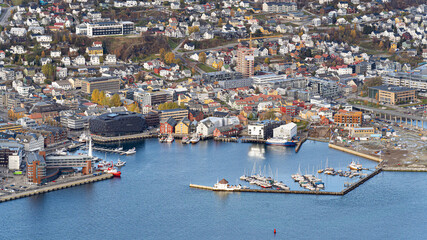 Fototapeta na wymiar Blick auf den Hafen von Tromsö, Finnmark, Norwegen