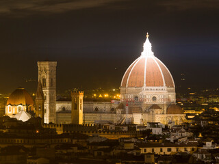Fototapeta premium Italia, Toscana, Firenze, la cattedrale e il campanile di Giotto di notte.