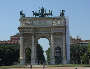 Fototapeta na wymiar Milan Arch