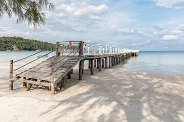 Fototapeta na wymiar old wooden pier,Saracen bay beach, Koh Rong Samloem island, Sihanoukville, Cambodia.