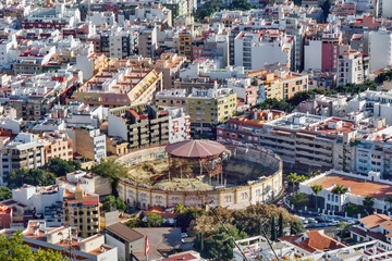 Obraz premium View over Santa Cruz de Tenerife with the old bullfight Arena