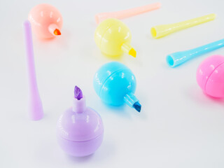 Perpective view of markers in pastel colors, short focus