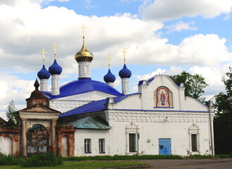 Fototapeta na wymiar Old churches in Velikoe village, Yaroslavl region, Russia