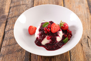 fresh berries fruits panna cotta