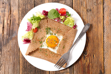 crepe with egg and cheese with lettuce