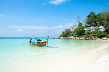 Fototapeta na wymiar beautiful beach and boat in tropical sea at lipe island ,satun Thailand