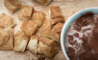 Crispy bread with cocoa ice cream