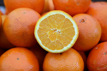 Whole and half oranges, top view