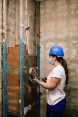 woman reforming a wall in times of coronavirus