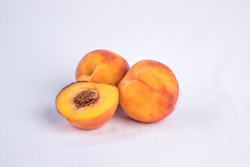 Durazno es una fruta que proviene de un árbol del genero Prunus también se suele denominar duraznero