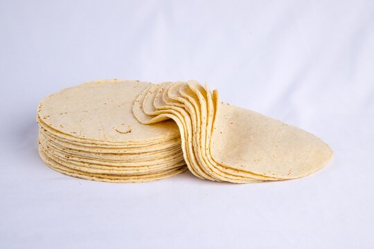 Tortillas: Alimento con ma&iacute;z nixtamalizado de forma circular y aplanado