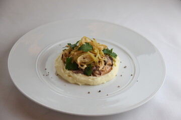 Beef stroganoff with mash pure