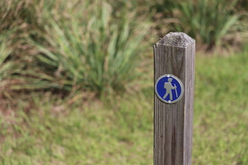 Hiking marker post on outdoor trail © AndyCBR1000RR