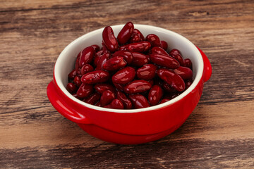 Red baked kidney in the bowl