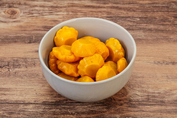 Marinated yellow patisson in the bowl