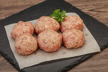 Raw turkey meatball for cooking