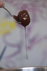 Bombon chorreando chocolate