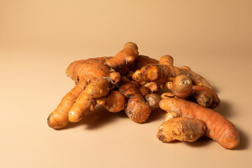 Raw materials for cooking
,tomato,chilly,turmeric,lemons,Baby Corn,Eringi mushrooms