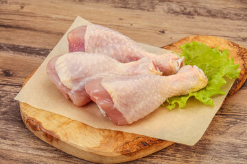 Raw chicken drumsticks for cooking