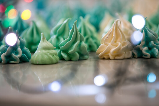 Meringue christmas tree cookies