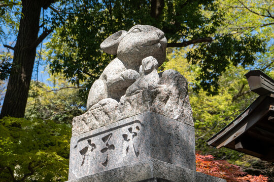 調神社のうさぎ像