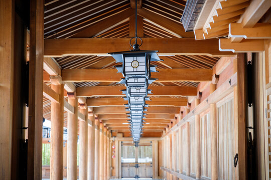 橿原神宮の灯籠　初夏　和風