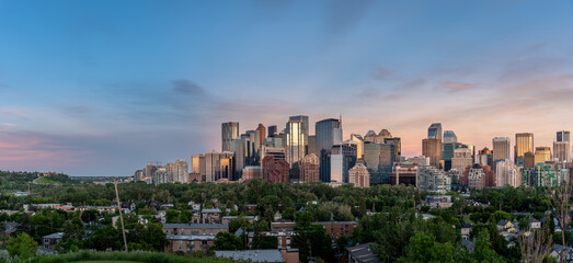 Obraz premium View of Calgary's beautiful skyline during a beautiful sunset. 
