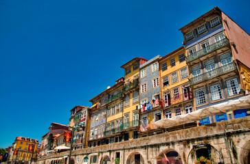 Maisons traditionnelles du quartier de la Ribeira à Porto, Portugal