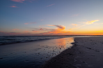 Fototapeta na wymiar Beach Sunset at Water's Edge