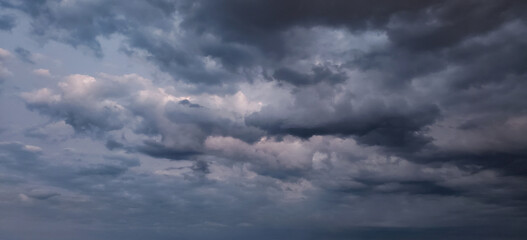 Naklejka na ściany i meble ominous clouds in blue and purple